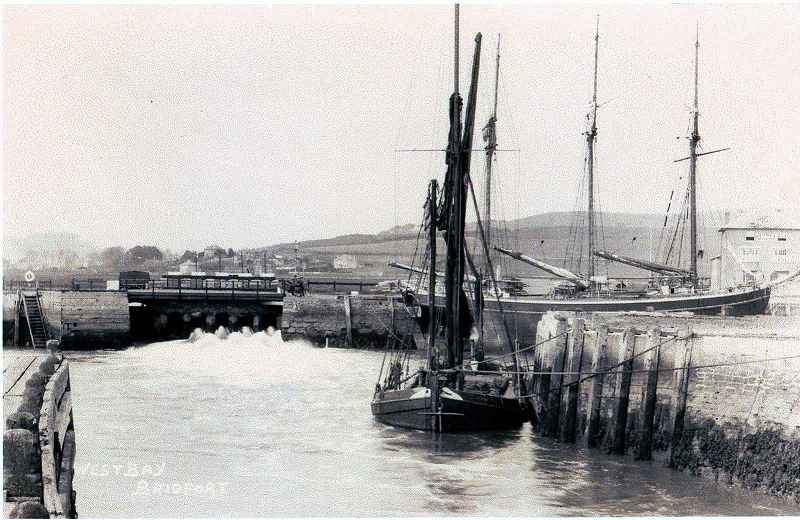 Harbour_channel...1910's